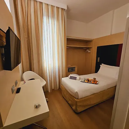 Ξενοδοχείο Smy 4*